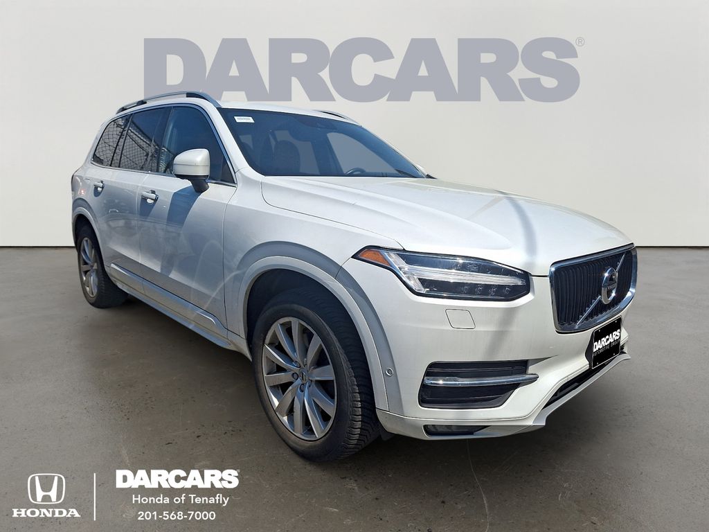 Crystal White 2018 Volvo XC90 T6 Momentum AWD SUV / Crossover All-Wheel Drive Automatic