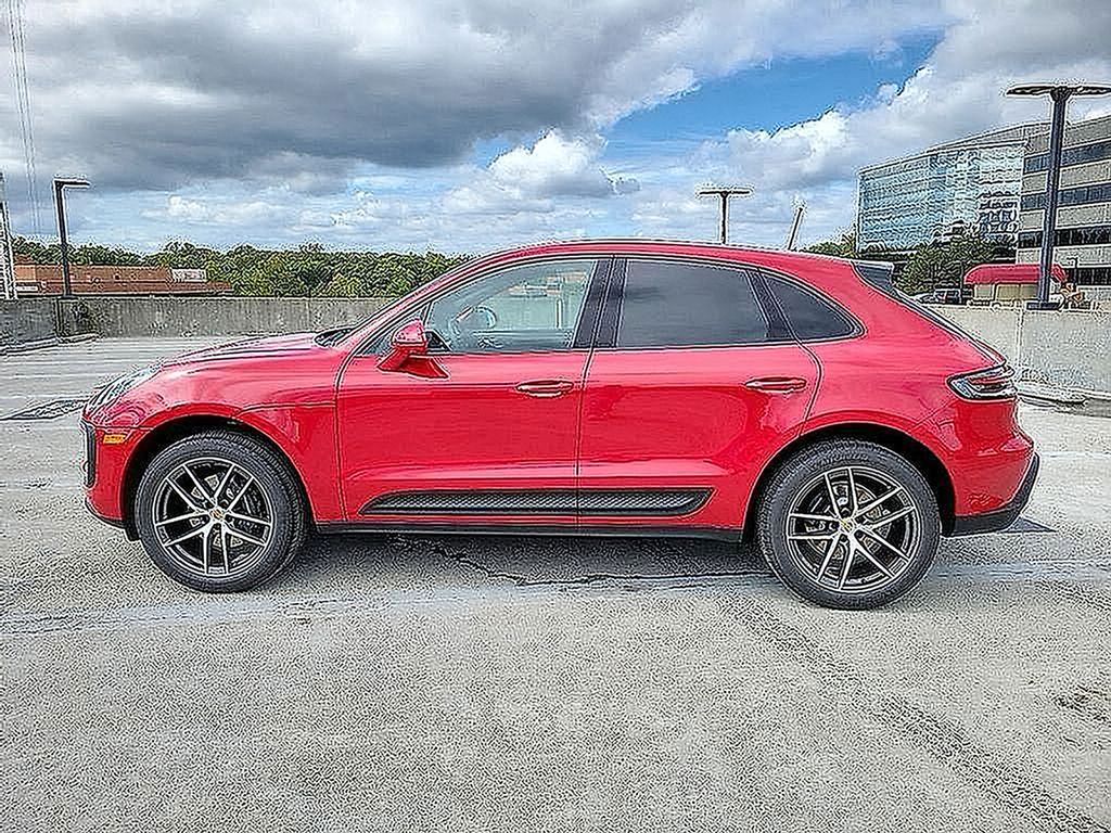 Thumbnail: 2025 Porsche Macan - 4