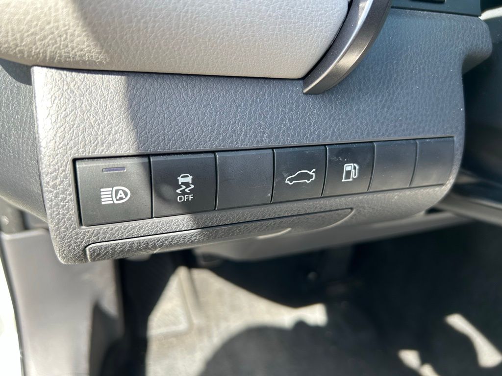 Thumbnail: 2018 Toyota Camry - 18