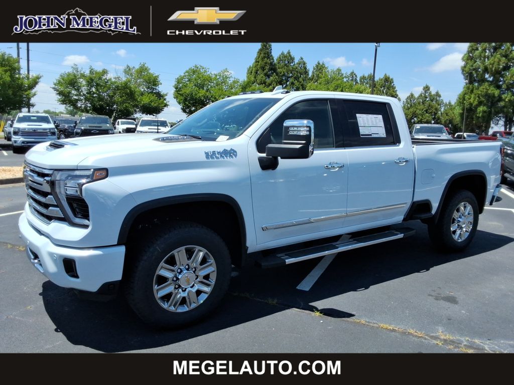 Polar White Tricoat 2026 Chevrolet Silverado 2500HD Pickup Truck Four-Wheel Drive Automatic
