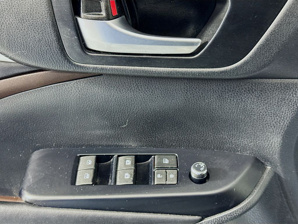 Used Car 2018 Toyota Highlander  Xle For Sale Under $25,000 In Austin, Texas