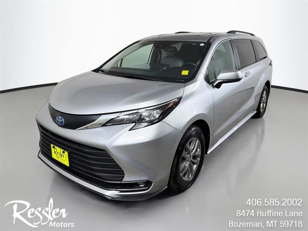 2025 Toyota Sienna XLE 7-Passenger FWD