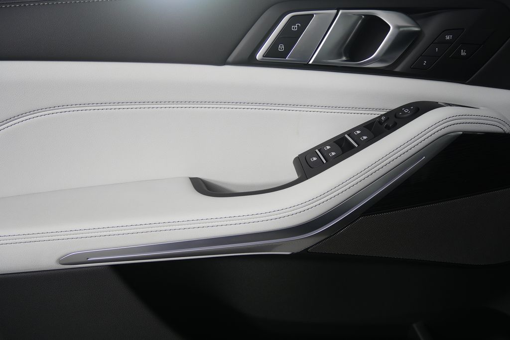 Thumbnail: 2026 BMW X5 - 9