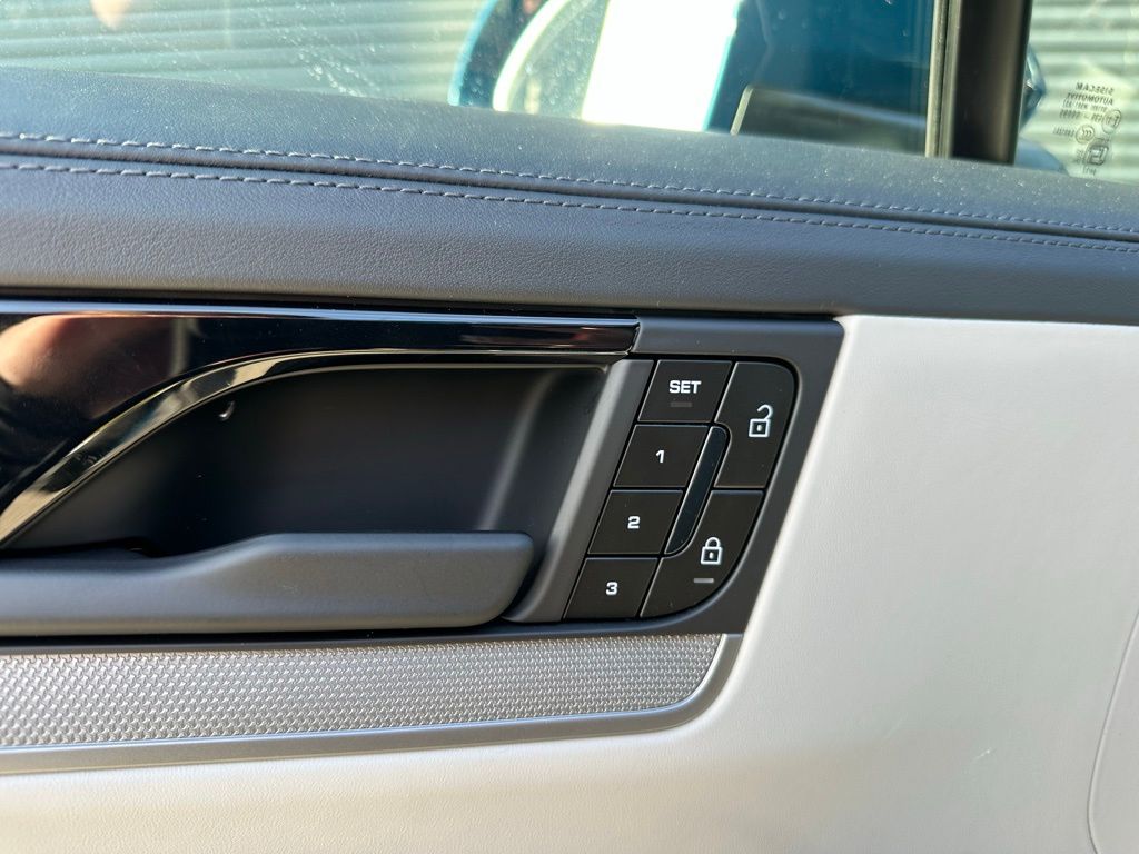 Thumbnail: 2026 Porsche Cayenne - 19