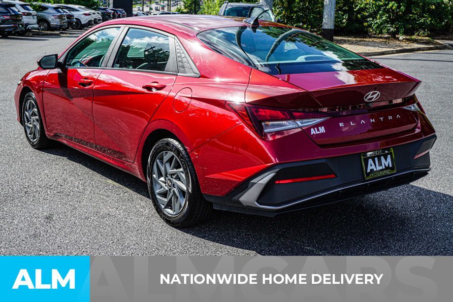 Used 2024 Red Hyundai SEL image 4
