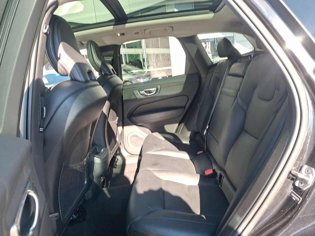 Thumbnail: 2021 Volvo XC60 - 10