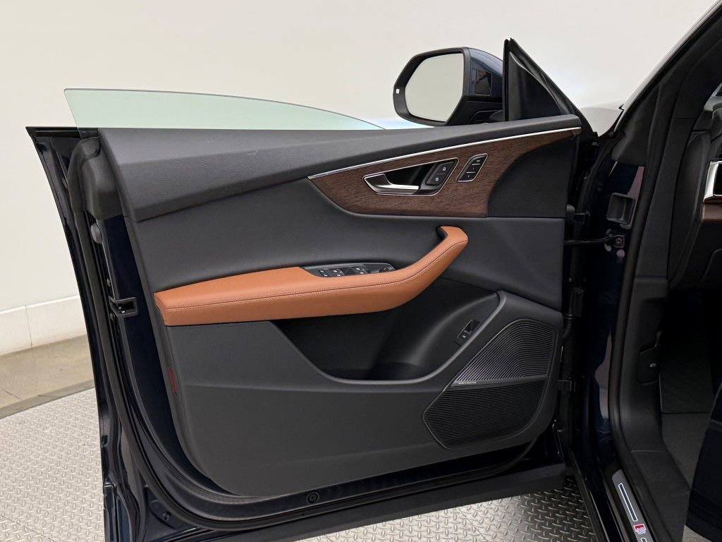 Thumbnail: 2026 Audi Q8 - 20