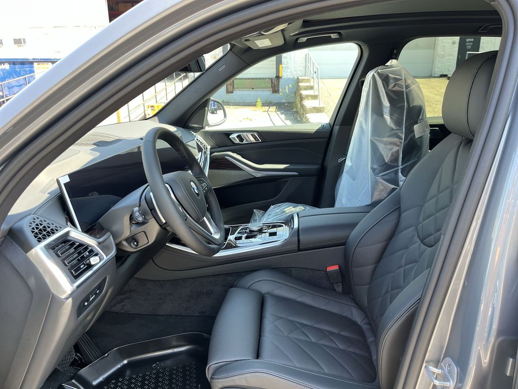 Thumbnail: 2026 BMW X5 - 11