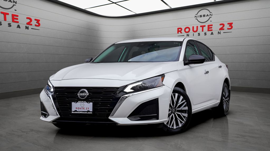 Pearl White Tricoat 2024 Nissan Altima Sedan All-Wheel Drive Continuously Variable Transmission