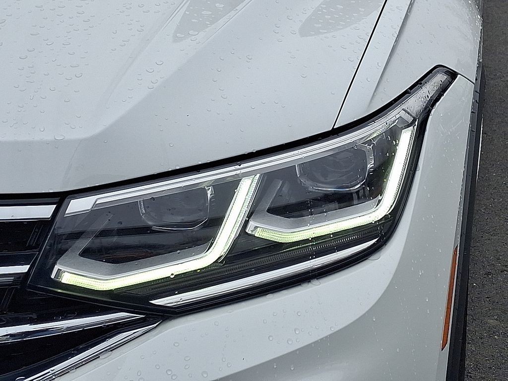 Thumbnail: 2022 Volkswagen Tiguan - 9