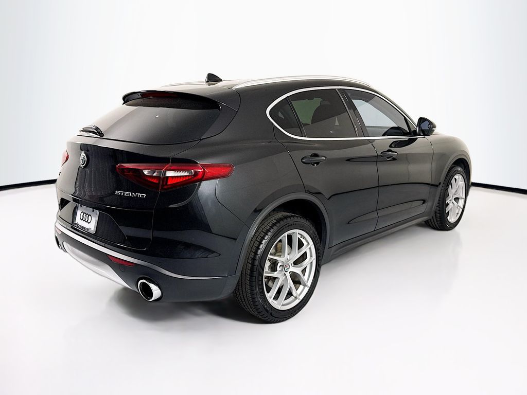 Thumbnail: 2018 Alfa Romeo Stelvio - 5