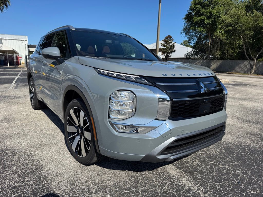 2025 Mitsubishi Outlander SEL photo 9