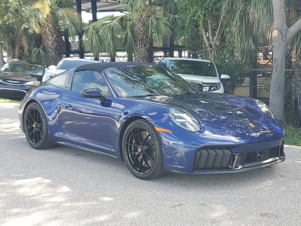 2026 Porsche 911 Targa 4 GTS Cabriolet AWD