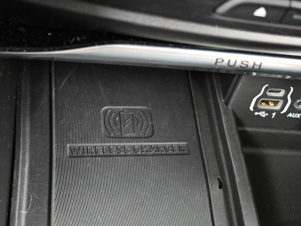 Used 2024 Bright White Clearcoat Chrysler Pinnacle image 30