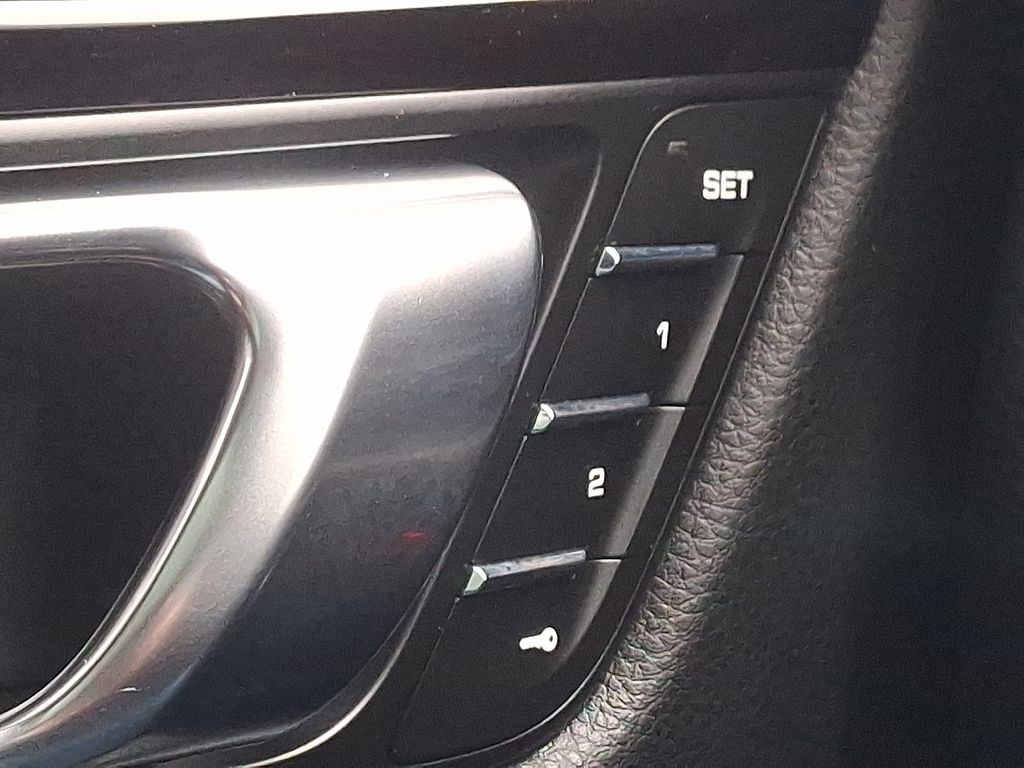 Thumbnail: 2022 Porsche Macan - 26