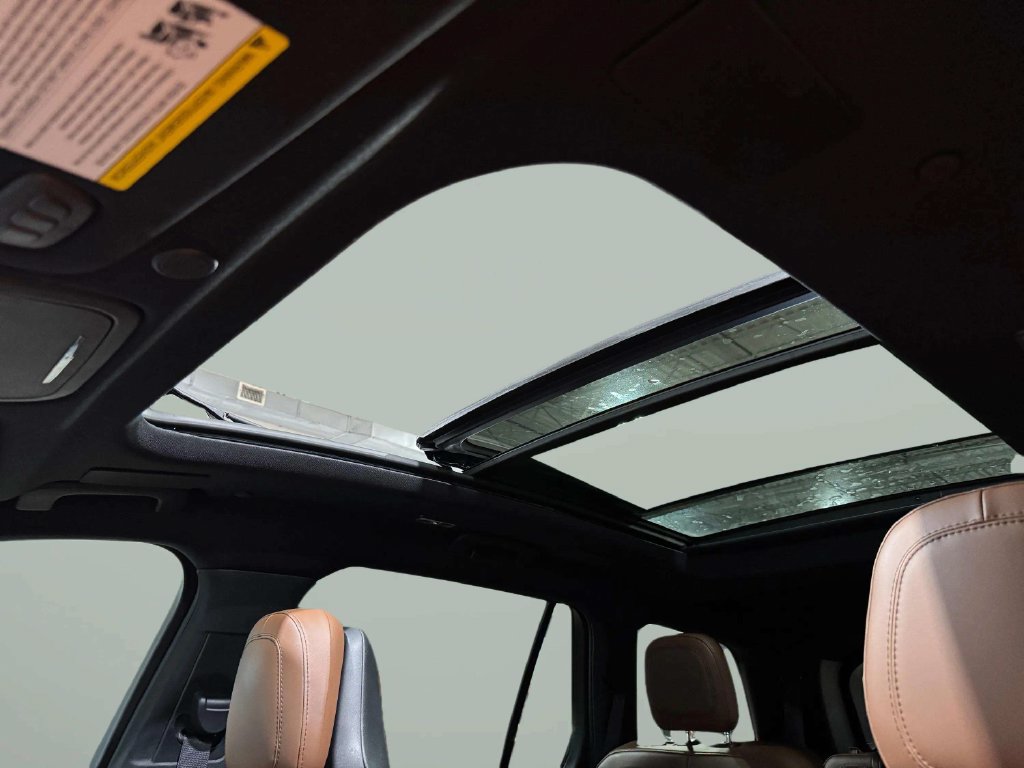Used 2023 Radiance Metallic Lincoln Reserve image 21