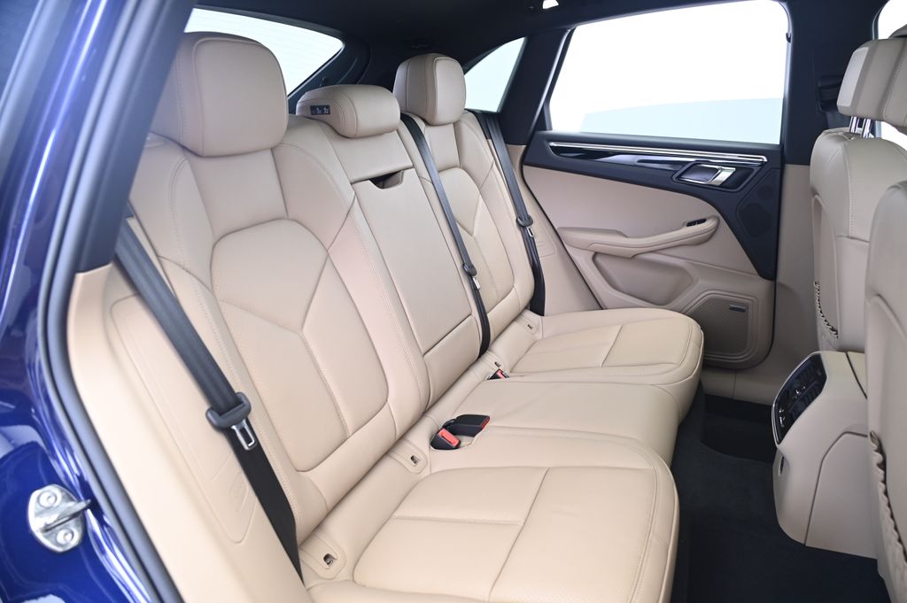 Thumbnail: 2025 Porsche Macan - 19