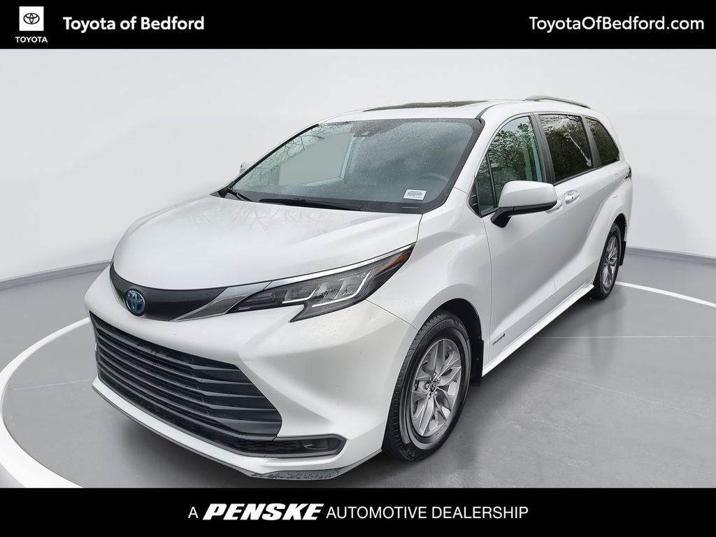 2021 Toyota Sienna LE -
                Bedford, OH