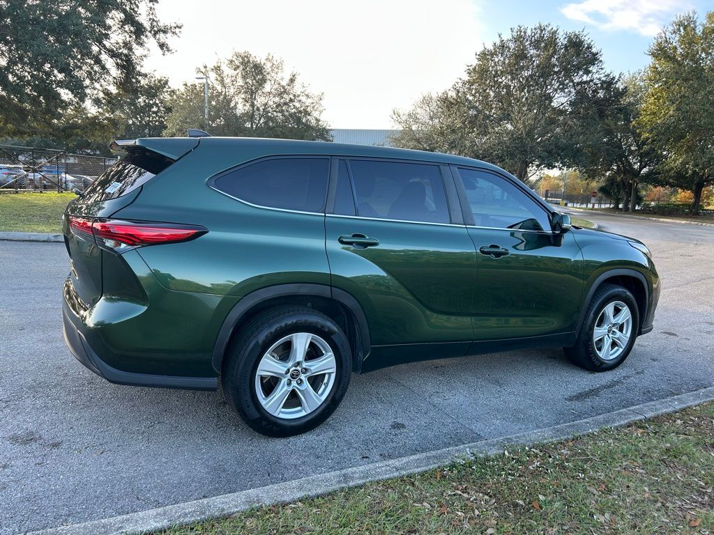 Thumbnail: 2023 Toyota Highlander - 5