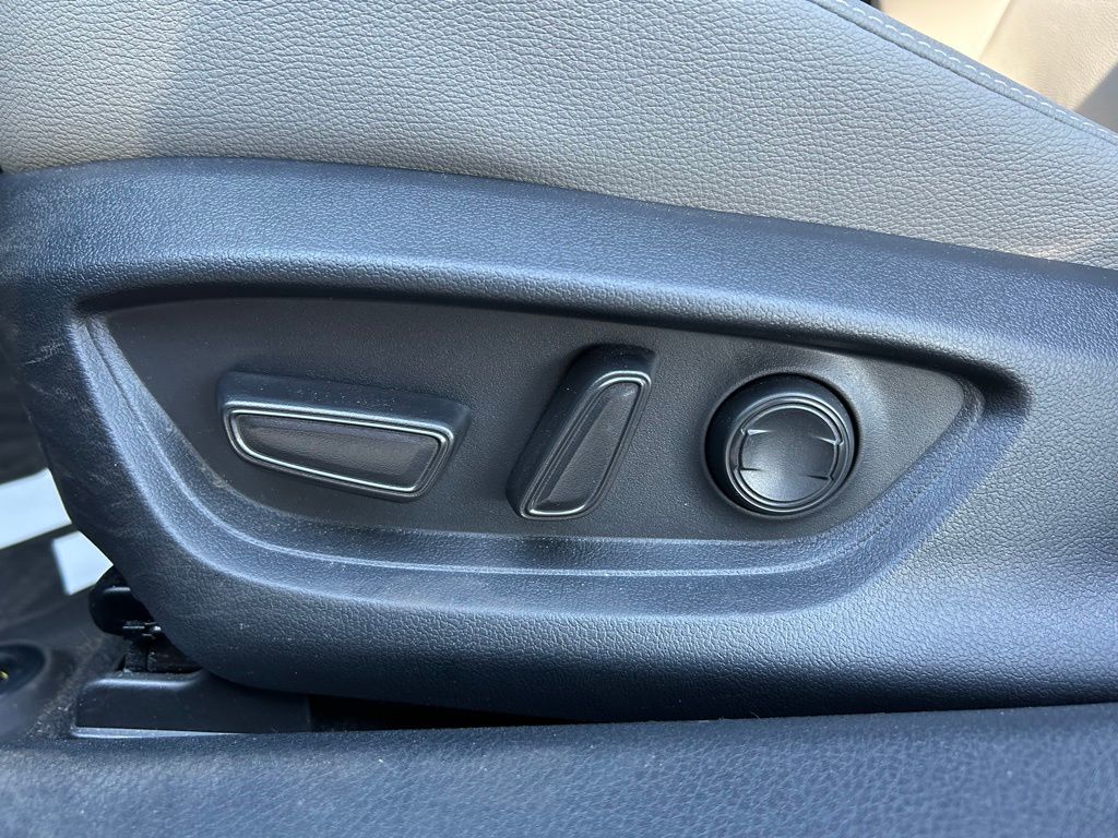 Thumbnail: 2025 Toyota Camry - 15