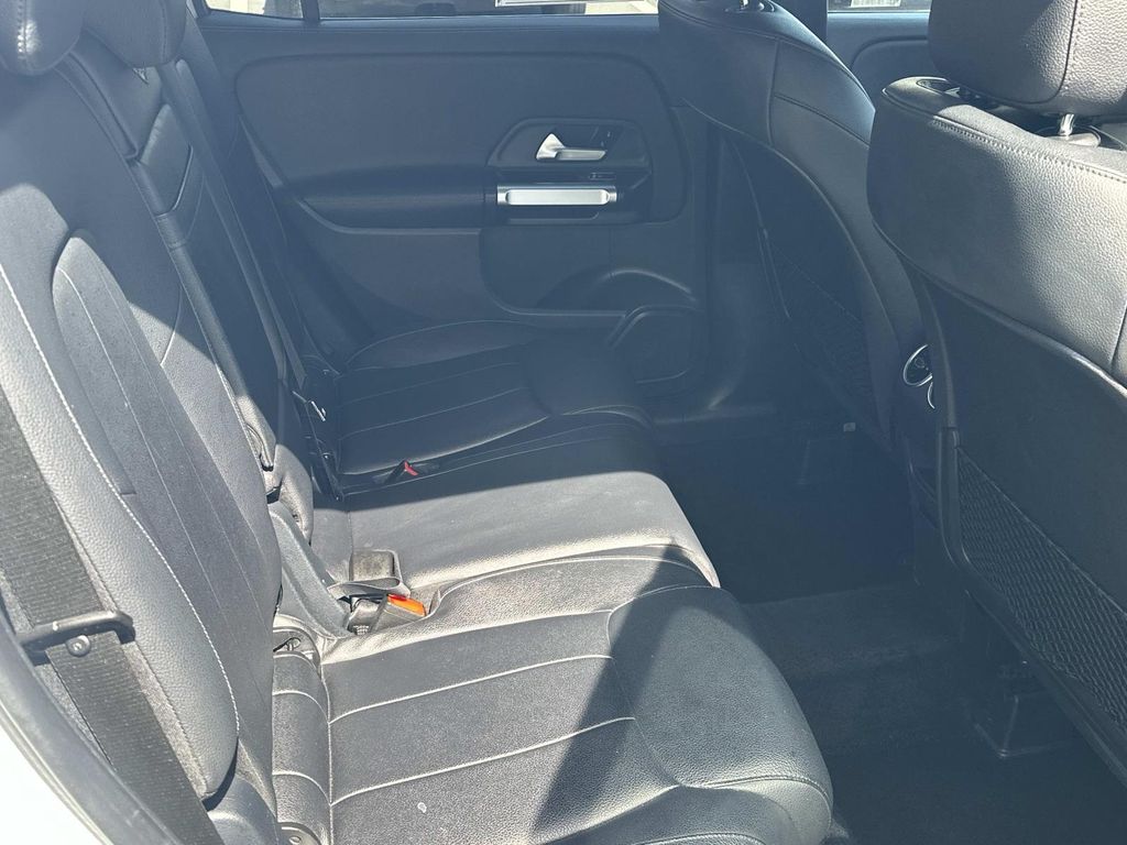 Thumbnail: 2022 Mercedes-Benz GLB - 22