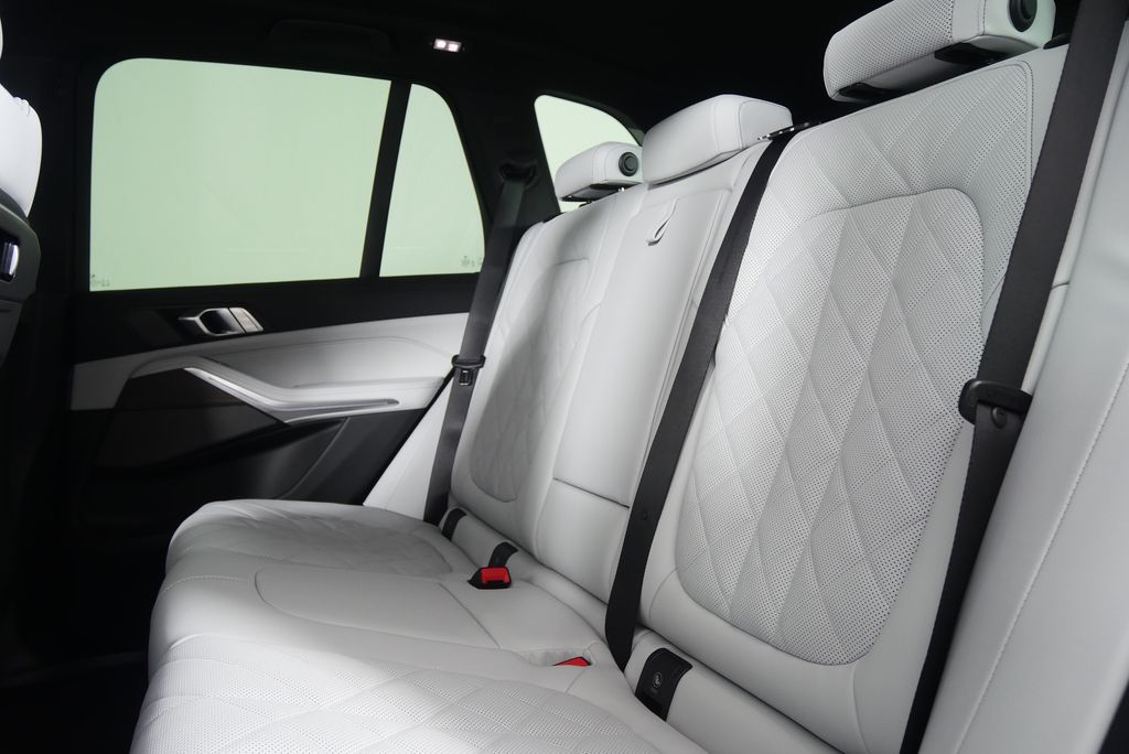 Thumbnail: 2026 BMW X5 - 16