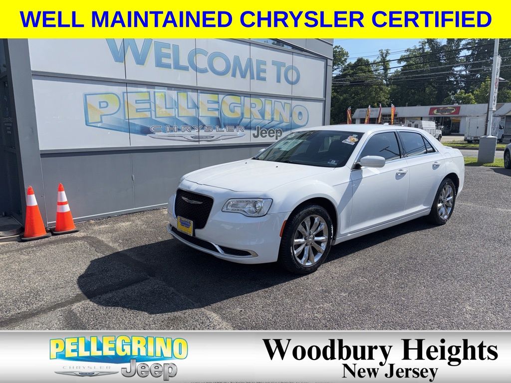 Bright White Clearcoat 2017 Chrysler 300 Limited AWD Sedan All-Wheel Drive 8-Speed Automatic