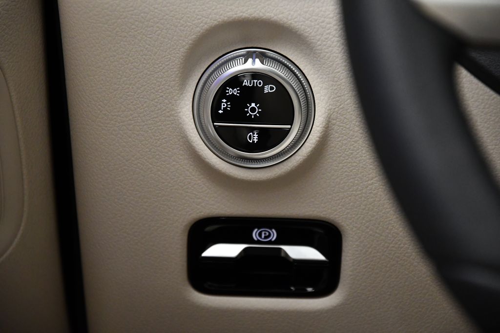 Thumbnail: 2025 Mercedes-Benz C-Class - 21