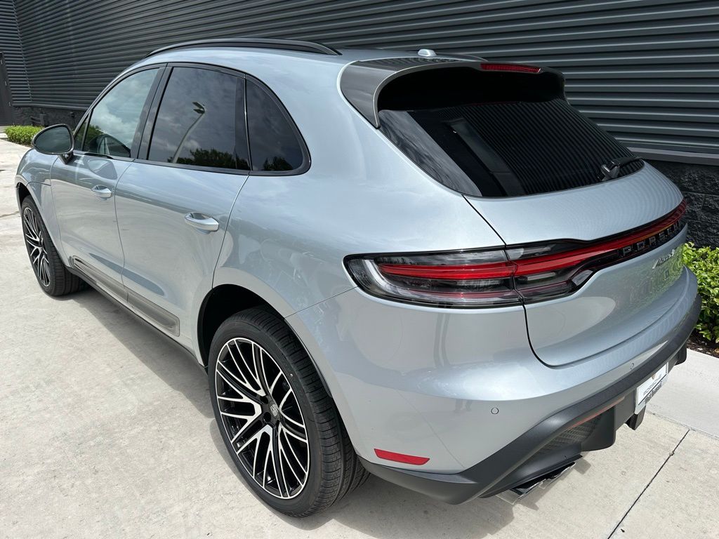 Thumbnail: 2025 Porsche Macan - 3