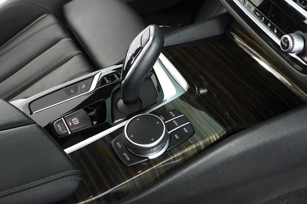 Thumbnail: 2019 BMW 5 Series - 16