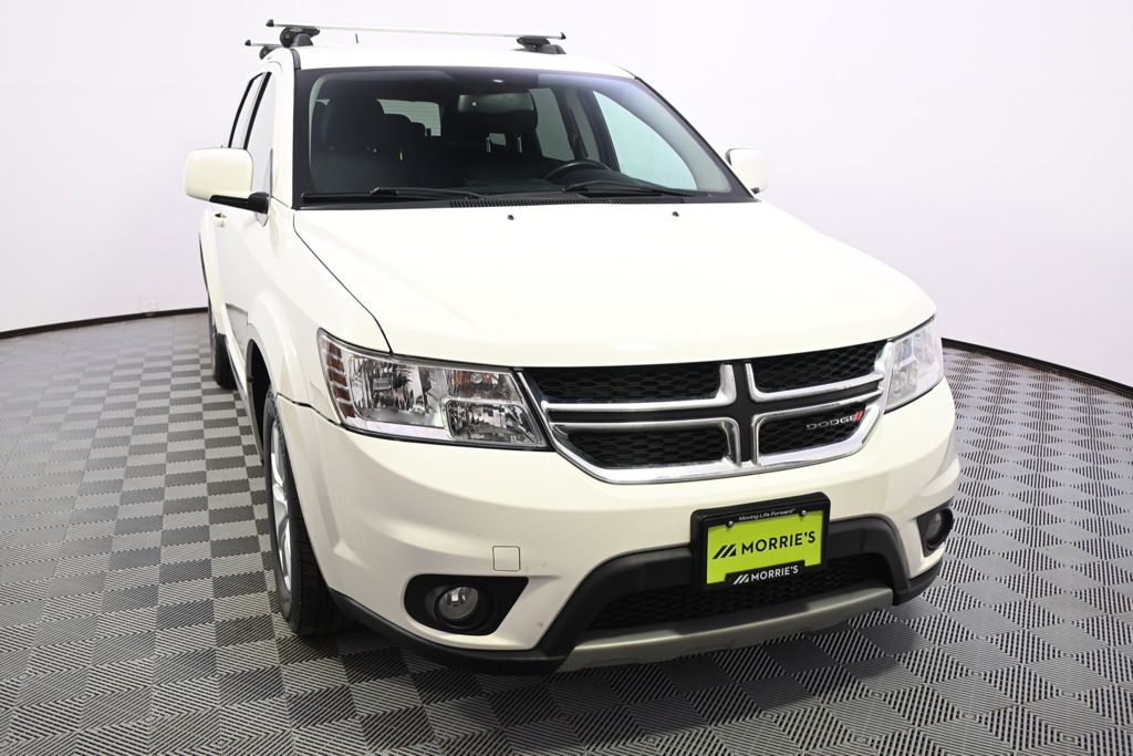 Used 2017 White Dodge SXT image 9