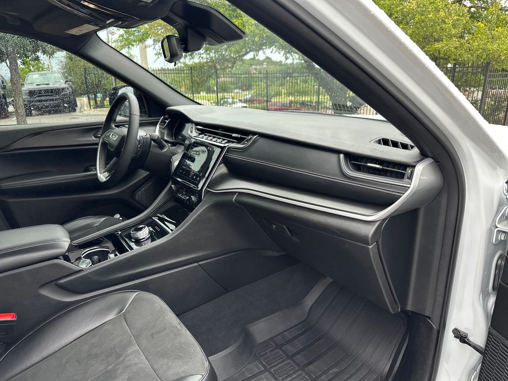 Used Car 2023 Jeep Grand Cherokee L  Altitude For Sale Under $30,000 In Austin, Texas
