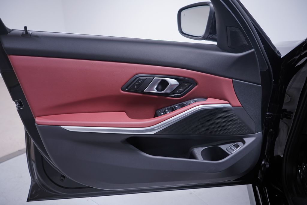 Thumbnail: 2025 BMW 3 Series - 16