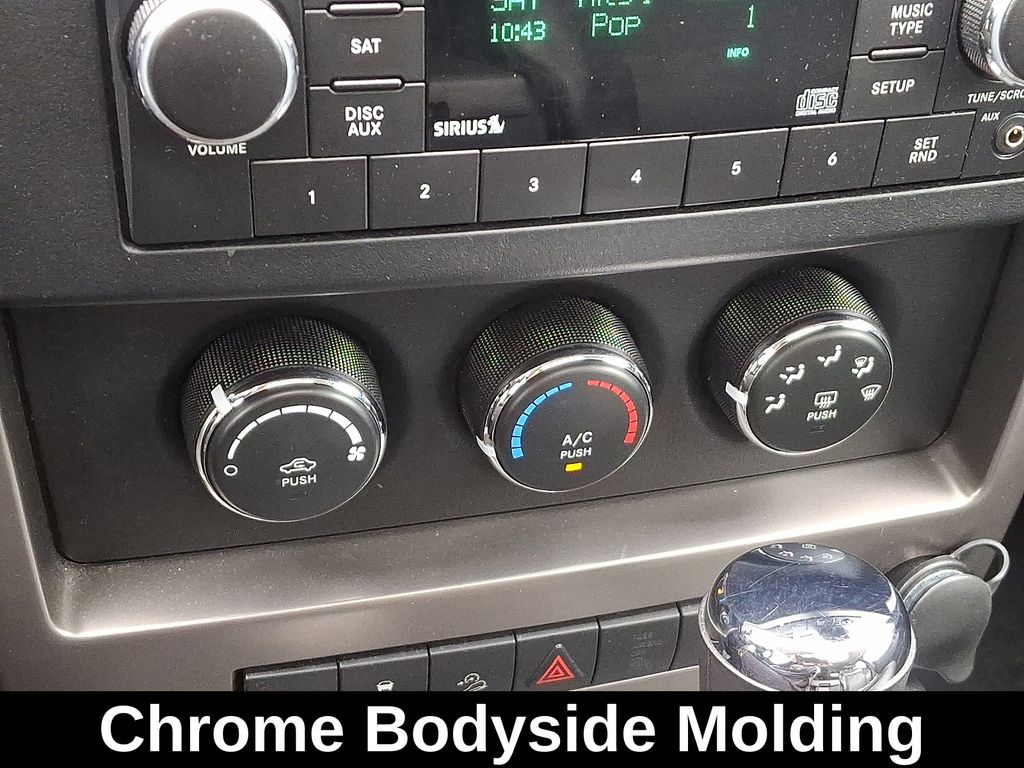 Thumbnail: 2012 Jeep Liberty - 17