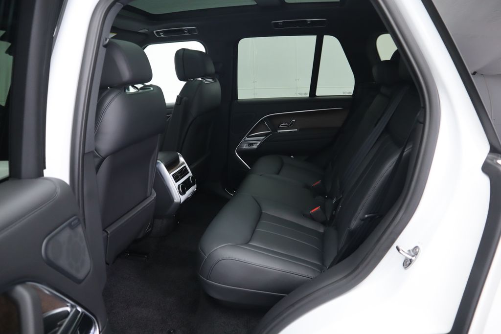 2025 Land Rover Range Rover SE 22