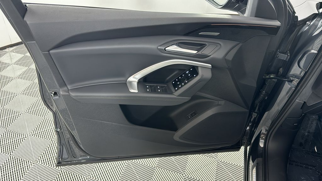 Thumbnail: 2025 Audi Q5 - 25