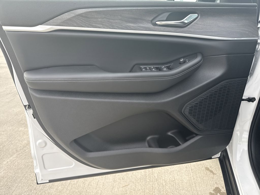 2026 Jeep Grand Cherokee Altitude White at Mac Haik CDJR North Houston