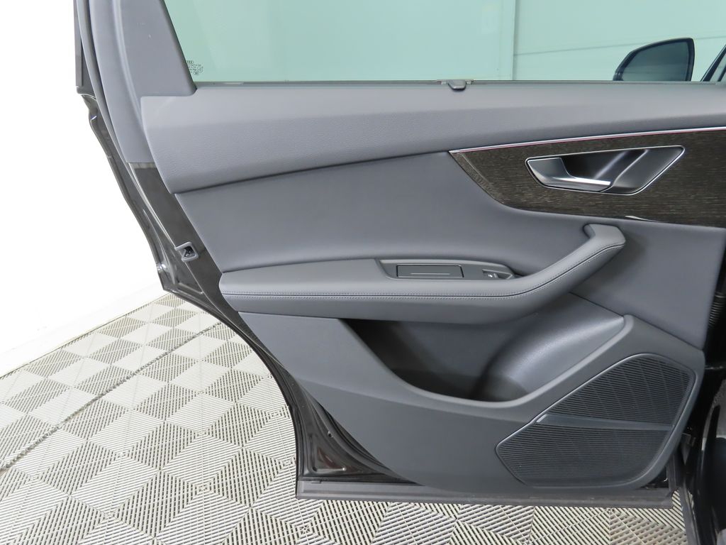 Thumbnail: 2023 Audi Q7 - 26