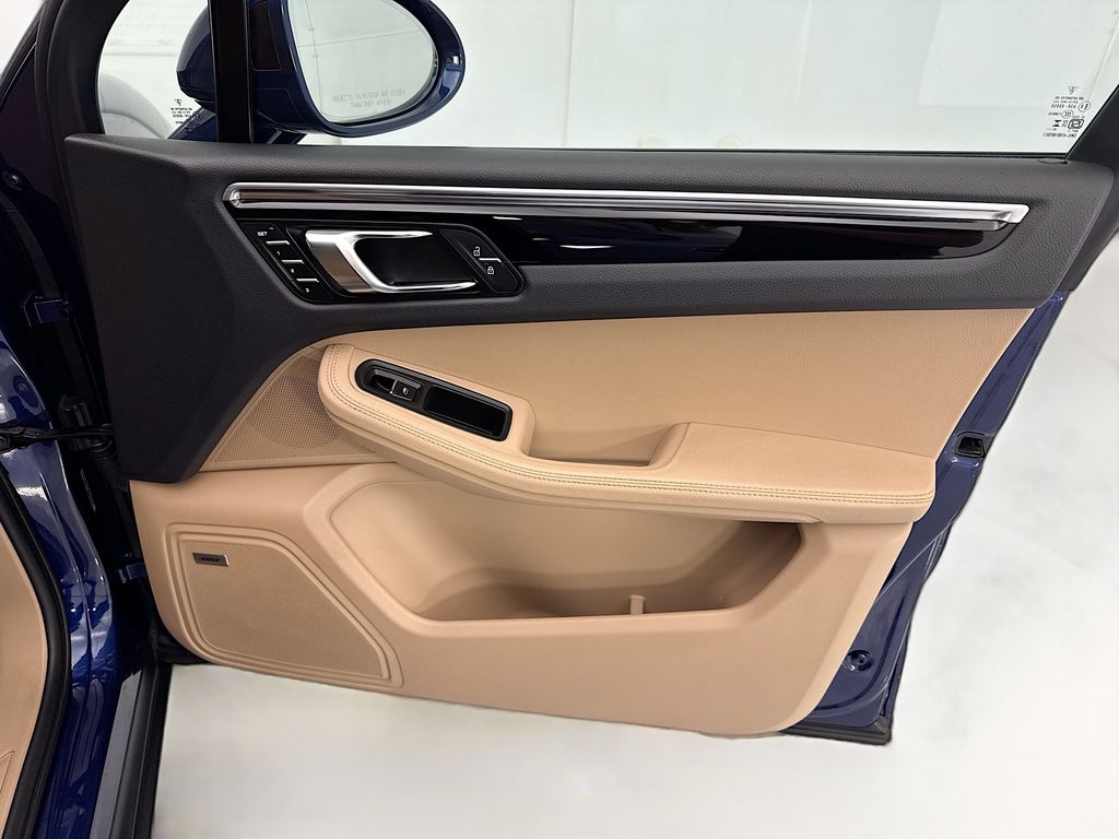 Thumbnail: 2024 Porsche Macan - 25