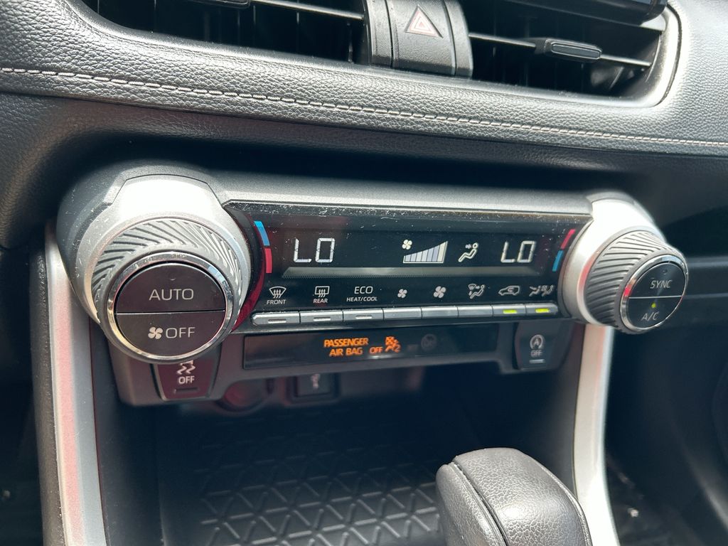 Thumbnail: 2021 Toyota RAV4 - 25