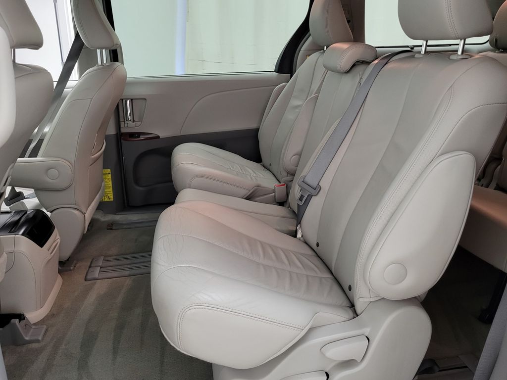 Thumbnail: 2012 Toyota Sienna - 20