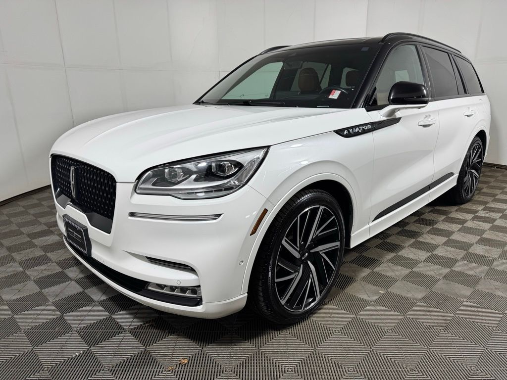 Pristine White Metallic Tri-Coat 2023 Lincoln Aviator Black Label AWD SUV / Crossover All-Wheel Drive Automatic