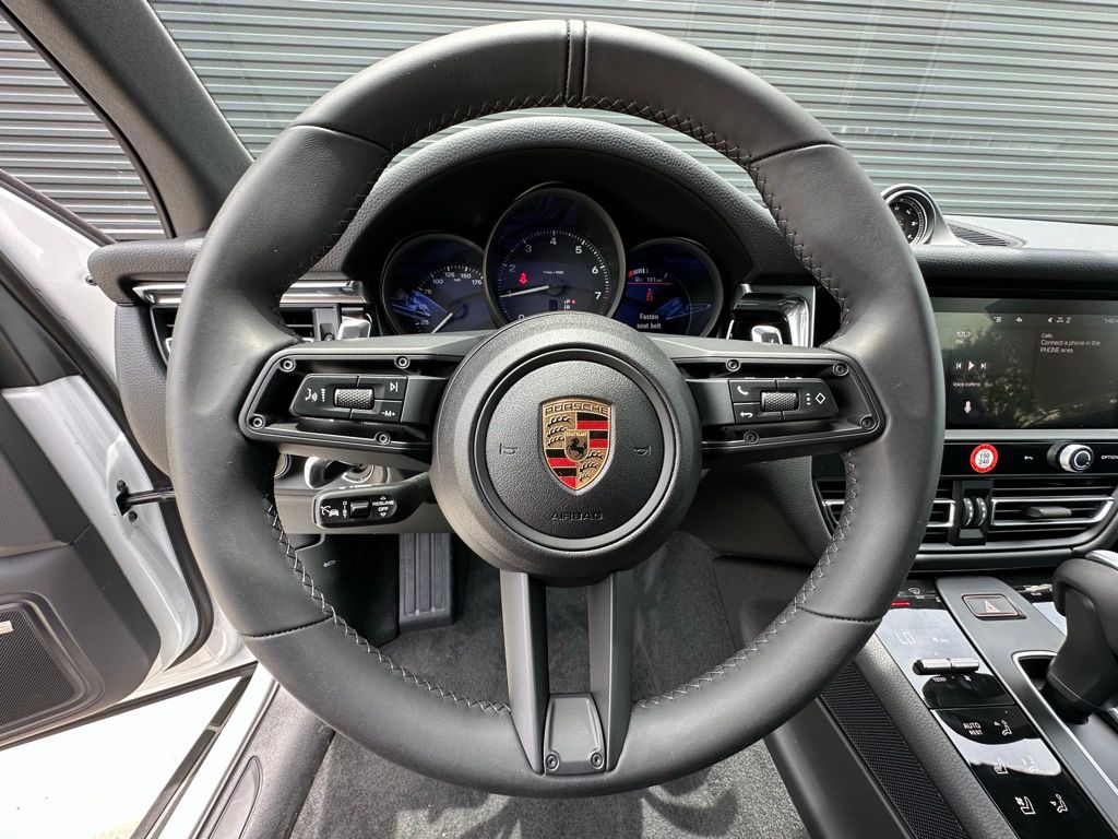 Thumbnail: 2025 Porsche Macan - 19