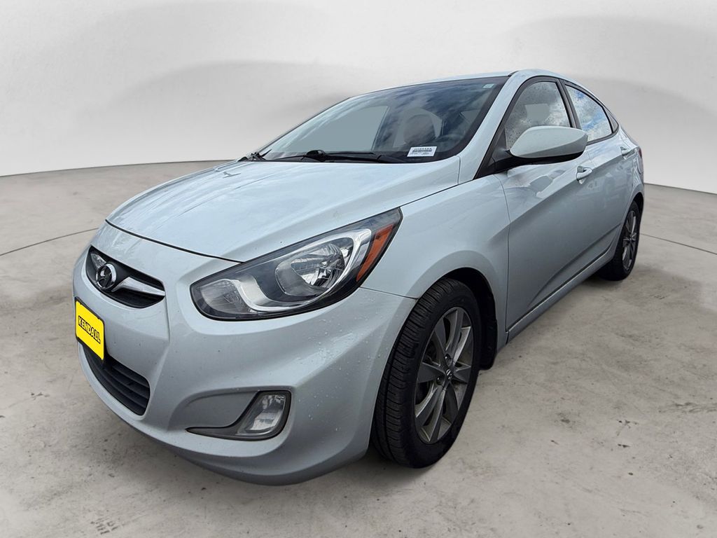 White 2013 Hyundai Accent GLS Sedan FWD Sedan Front-Wheel Drive 6-Speed Automatic Overdrive