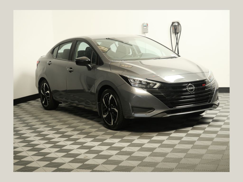 2023 Nissan Versa SR FWD