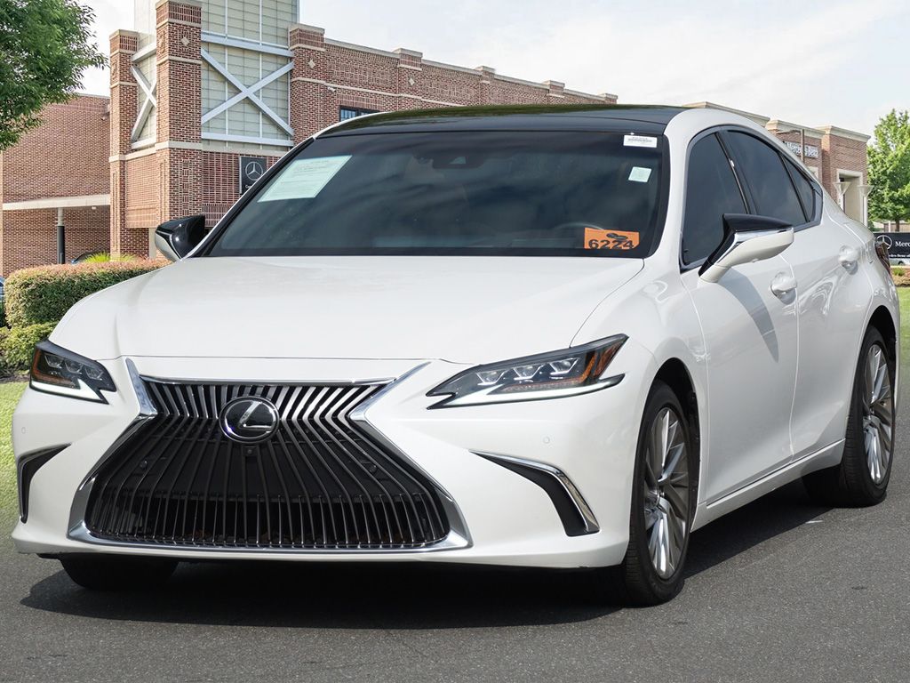 Thumbnail: 2019 Lexus ES - 4