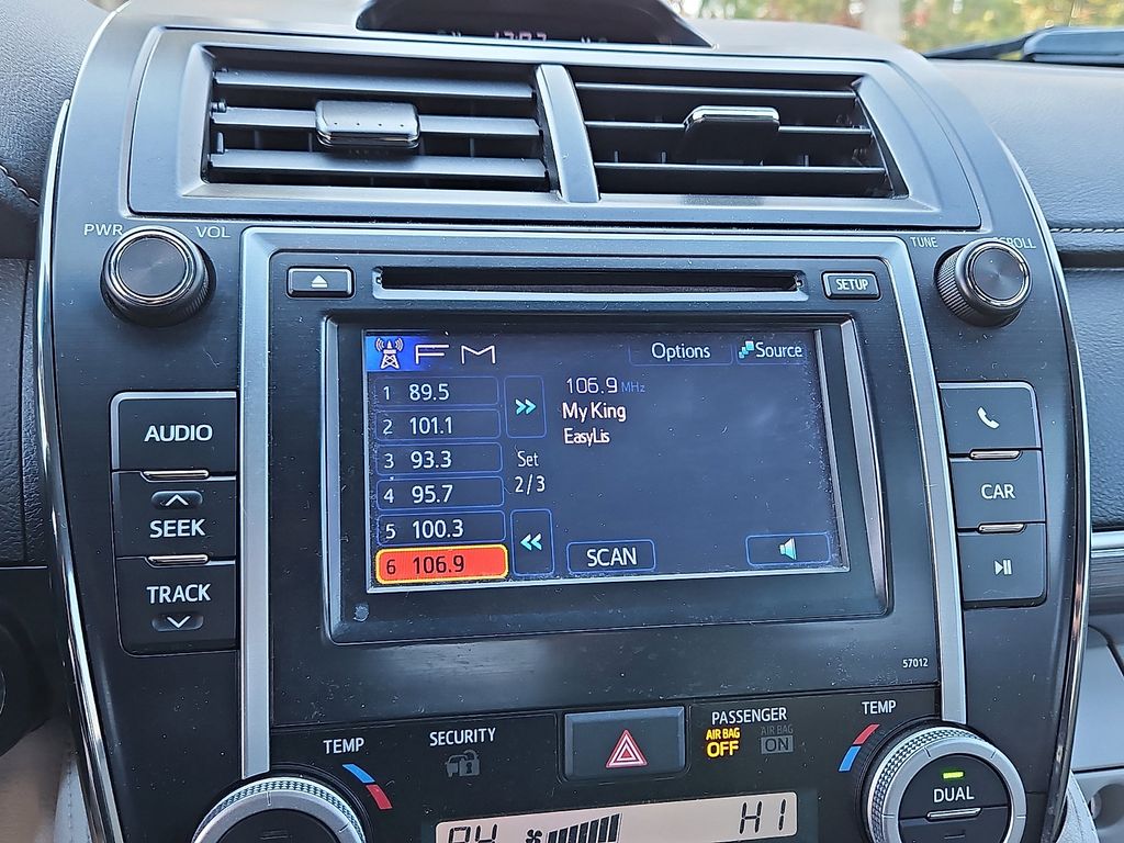 Thumbnail: 2012 Toyota Camry - 19