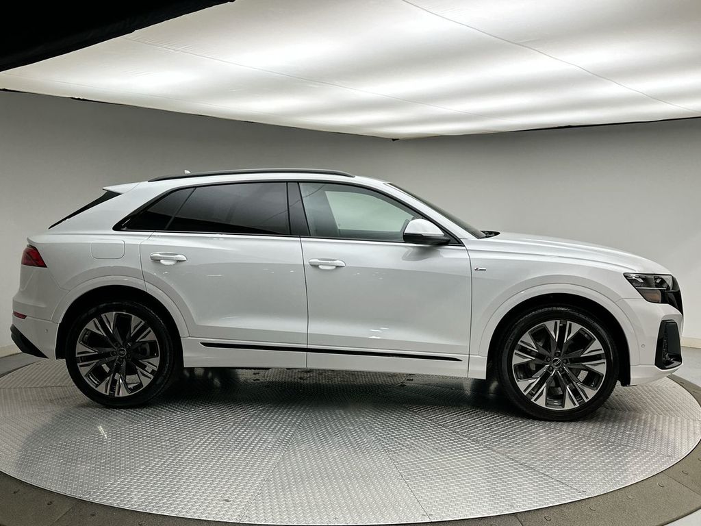 Thumbnail: 2026 Audi Q8 - 14