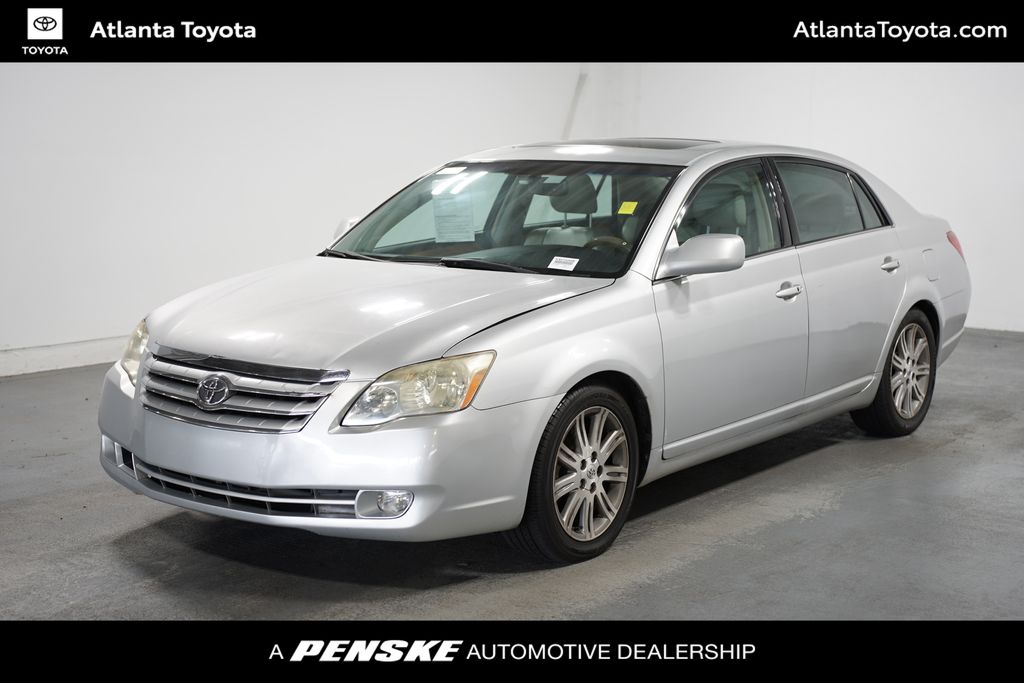2005 Toyota Avalon Limited Hero Image