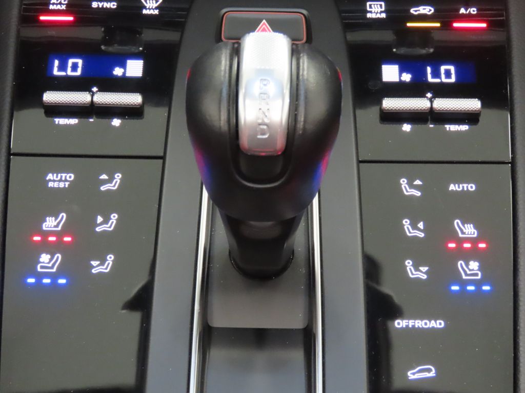 Thumbnail: 2024 Porsche Macan - 27